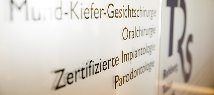 Zahnimplantate Behandlung in Freising; Ablauf Implantatbehandlung